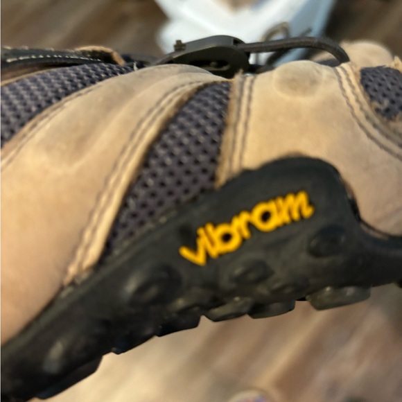 Merrell vibram 9 1/2 - Picture 4 of 4